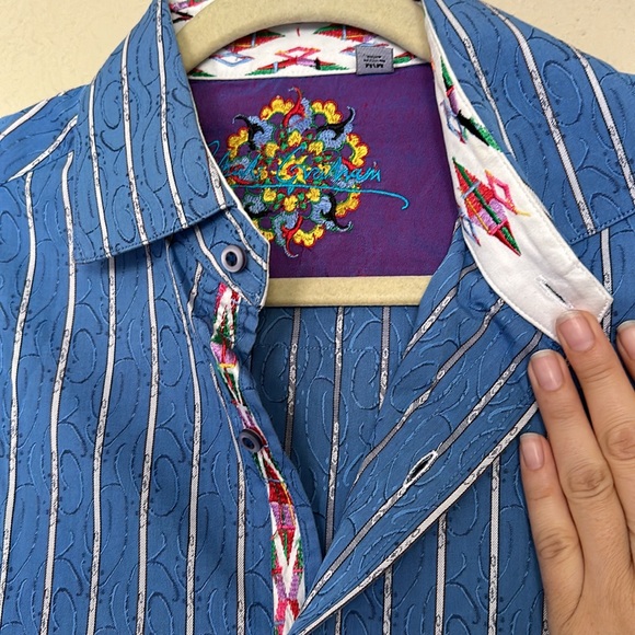 Robert Graham Blue White Striped Button Down Shirt Embroidered Accents Size M - Picture 2 of 6